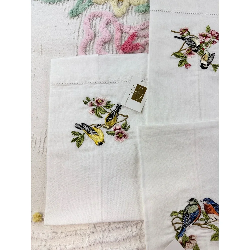 Peking Handicraft PHI Set of 4 Embroidered Bird Linen Cotton Guest Towels White